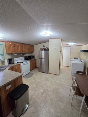 Unclassified image, 3 of 20, button - Cozy 2-bedroom mobile home in fabulous Sulphur with AC + Wi-Fi (Sulphur)