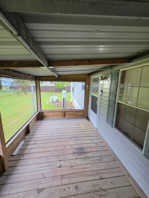 Unclassified image, 5 of 20, button - Cozy 2-bedroom mobile home in fabulous Sulphur with AC + Wi-Fi (Sulphur)