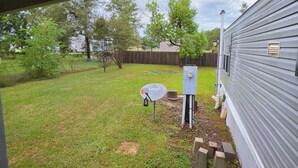 Unclassified image, 3 of 20, button - Cozy 2-bedroom mobile home in fabulous Sulphur with AC + Wi-Fi (Sulphur)