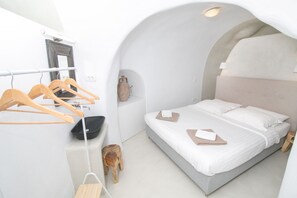Room - Opsis Cave House (Santorini)
