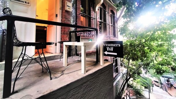 Outdoor dining - Dreamers B&B (Istanbul)