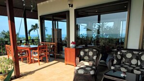 تناول الطعام بالخارج