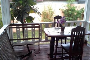 Outdoor dining - Happy House (Koh Samui)