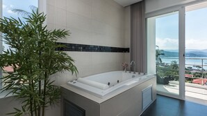 Bathroom - The Beach House Apartment (Koh Samui)