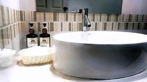 Bathroom - Lucky Patong Hotel (Patong)