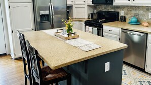 Private kitchen - The Copper Petal Farmhouse is a charming 3 bedroom 2 bath home in Dickson TN (Dickson)