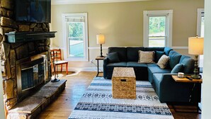 Unclassified image, 5 of 21, button - The Copper Petal Farmhouse is a charming 3 bedroom 2 bath home in Dickson TN (Dickson)