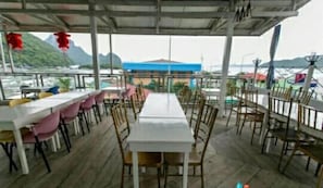 Tempat makan luar