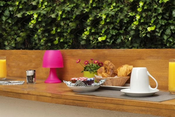 Outdoor dining - Bellevue (Cannes)