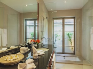 Bathroom - Villa in Bangtao in Richmond - Villa 112 (Choeng Thale)