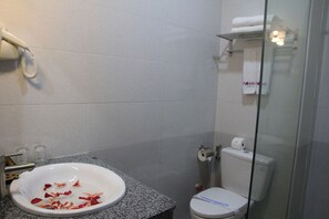 Bathroom - Vanda Hotel (Phu Quoc)