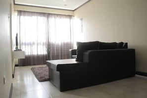 Living area - Kingston Apartment at Tres Vista (Kingston)