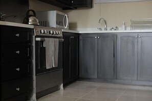 Private kitchen - Kingston Apartment at Tres Vista (Kingston)