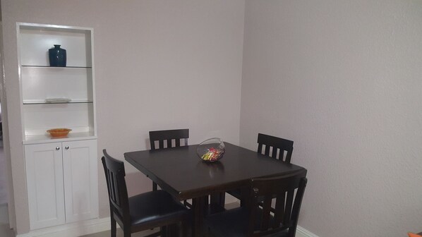Dining - The Ravina Corporate Suites (Kingston)
