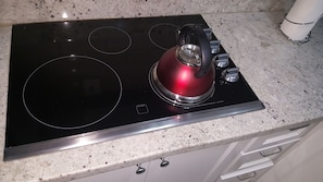 Private kitchen - The Ravina Corporate Suites (Kingston)