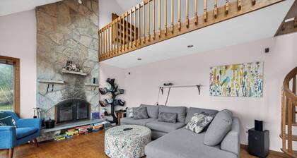 Cozy 3-bedroom bed & breakfast in charming Jefferson with AC