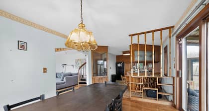 Cozy 3-bedroom bed & breakfast in charming Jefferson with AC