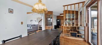 Cozy 3-bedroom bed & breakfast in charming Jefferson with AC