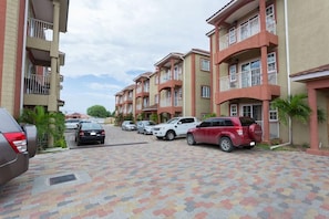 Exterior - New Kingston Guest Apt At Fairway (Kingston)