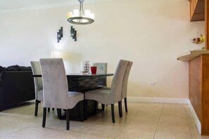Dining - New Kingston Guest Apt at Sonoma Estate (Kingston)