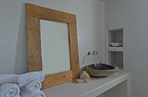 Bathroom - White Dunes Luxury Suites (Paros)