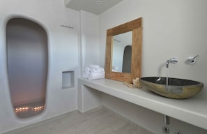 Unclassified image, 4 of 100, button - White Dunes Luxury Suites (Paros)