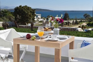Unclassified image, 3 of 100, button - White Dunes Luxury Suites (Paros)