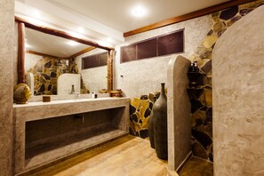 Bathroom - Koh Tao Heights Pool Villas (Koh Tao)
