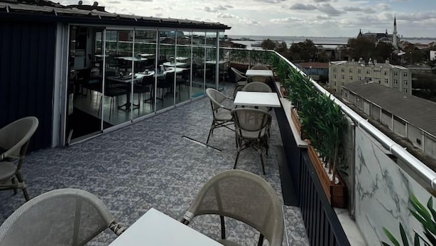 Outdoor dining - Bade Hotel (Istanbul)