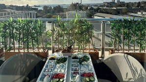 Outdoor dining - Bade Hotel (Istanbul)