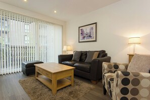 Living area - Citystay - Mill Park Apartments (Cambridge)
