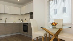 Private kitchen - Citystay - Mill Park Apartments (Cambridge)