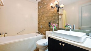 Bathroom - A&em Hotels & Apartment (Ho Chi Minh Municipality)