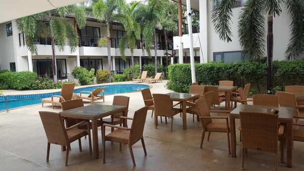 Outdoor dining - TSE Residences (Koh Samui)