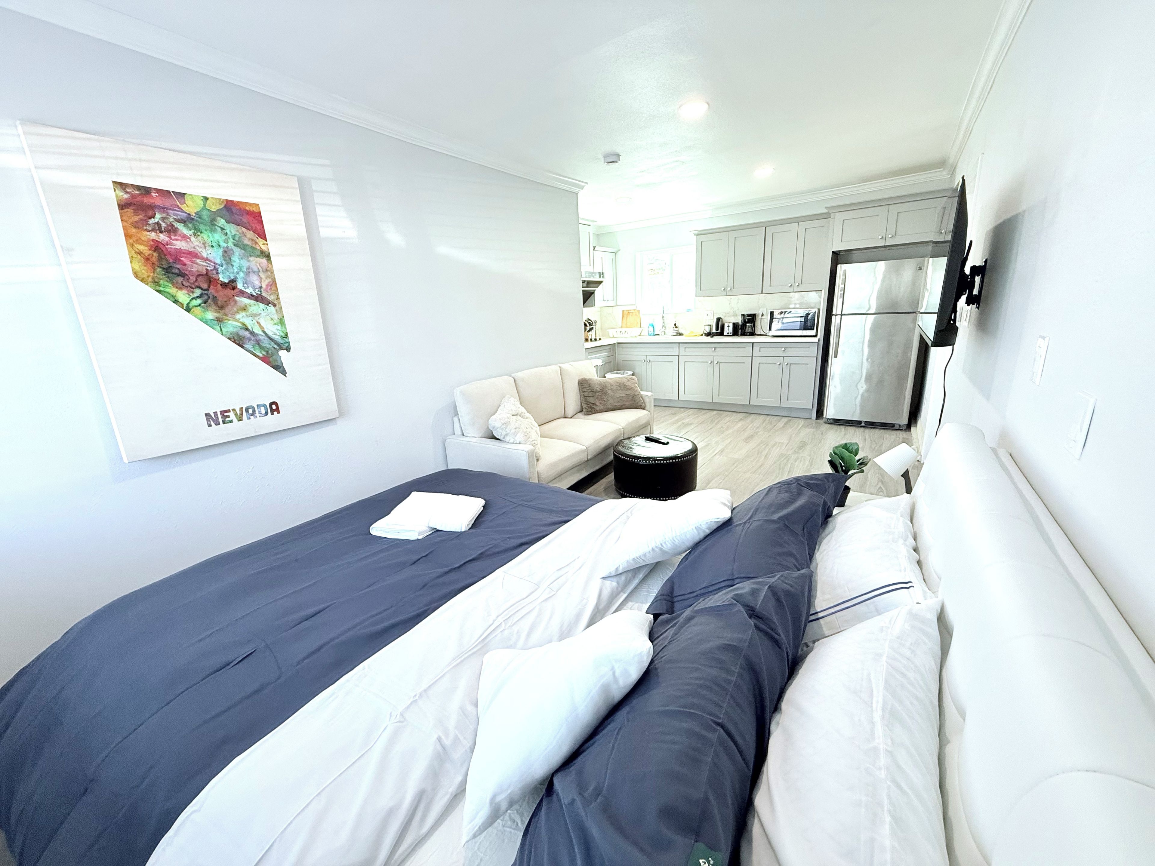 Iron/ironing board, WiFi, bed sheets