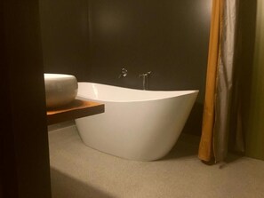 Deluxe Double Room, Balcony, Ocean View | Bathroom - The Cliffs Seaside Lodge (Papatotara)