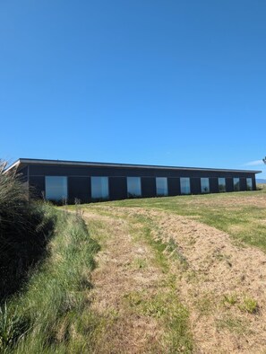 A modern building with a flat roof and large windows. - The Cliffs Seaside Lodge (Papatotara)