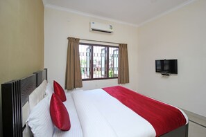 Room - OYO 7337 Near Station Road (Puri)