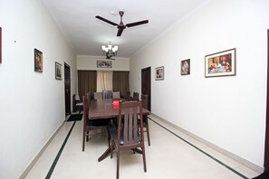 Dining - OYO 7337 Near Station Road (Puri)