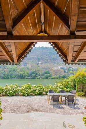 Tempat makan luar