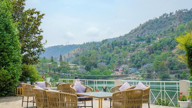 Outdoor dining - Neelesh Inn (Nainital)