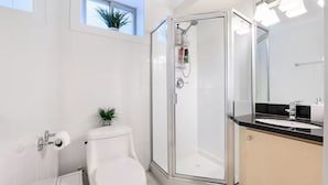 Unclassified image, 4 of 17, button - Two bedrooms basement suite (Vancouver)