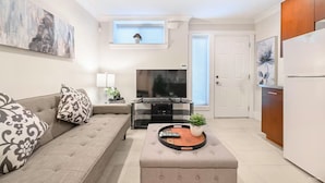 Unclassified image, 5 of 17, button - Two bedrooms basement suite (Vancouver)
