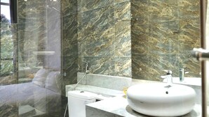 Bathroom - Kim Minh Hotel & Apartment (Ho Chi Minh Municipality)