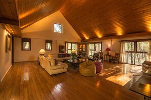 Living area - Teakwood Villa (Kanchanaburi)