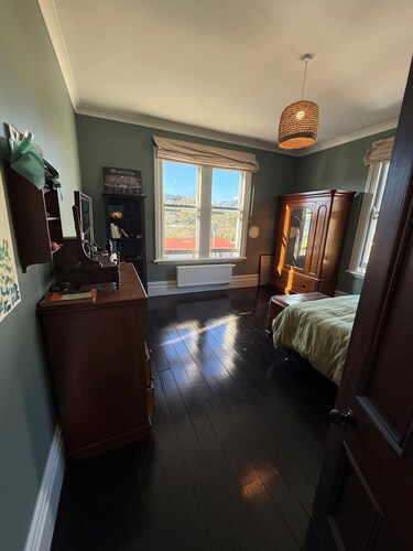 5-bedroom house in central Nelson perfect for two family holiday