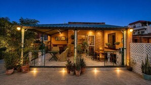 Outdoor dining - Hotel Inn Season (Jodhpur)