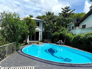 Pool - Layathraa Hotel and Restaurant (Kandy)
