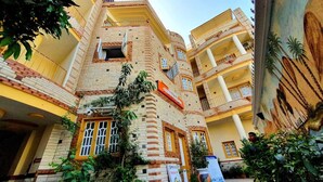 Exterior - 555 Studios & Flats (Luxor)