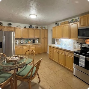Private kitchen - Kayaks, Bikes, Beach, Pennekamp 1 mile, walk to restaurants & shops (Key Largo)